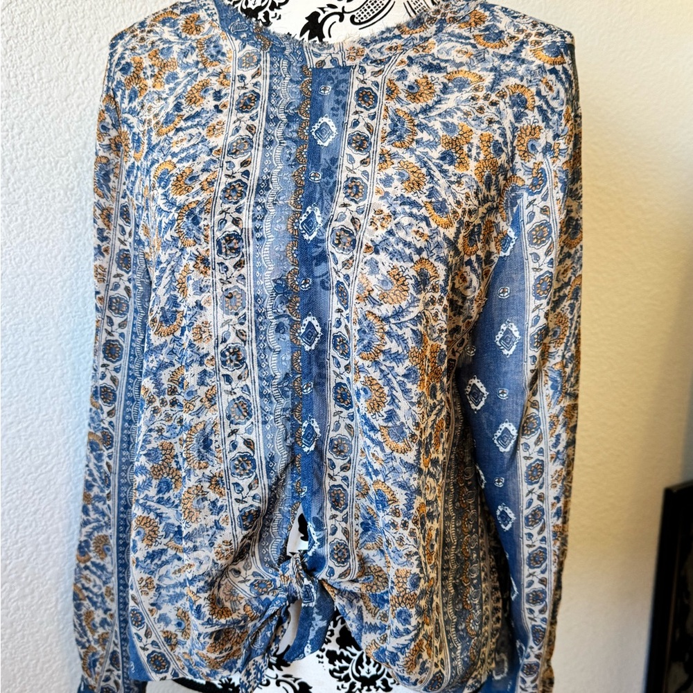 VICI Women’s Blue Floral Tie-Front Top
